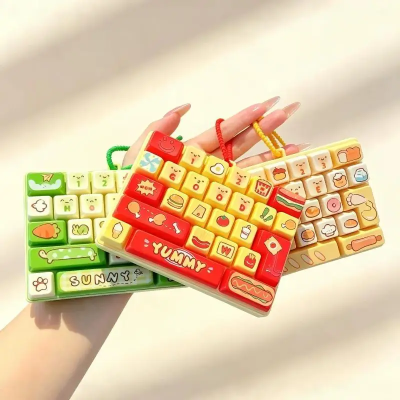 Heißer Anime 26-Tasten-Tastatur-Schlüsselanhänger Stressabbau-Fidget-Spielzeug Tastaturknopf Finger-Clicker Rucksack-Anhänger Weihnachtsgeschenk 1 Stück – Detail 1