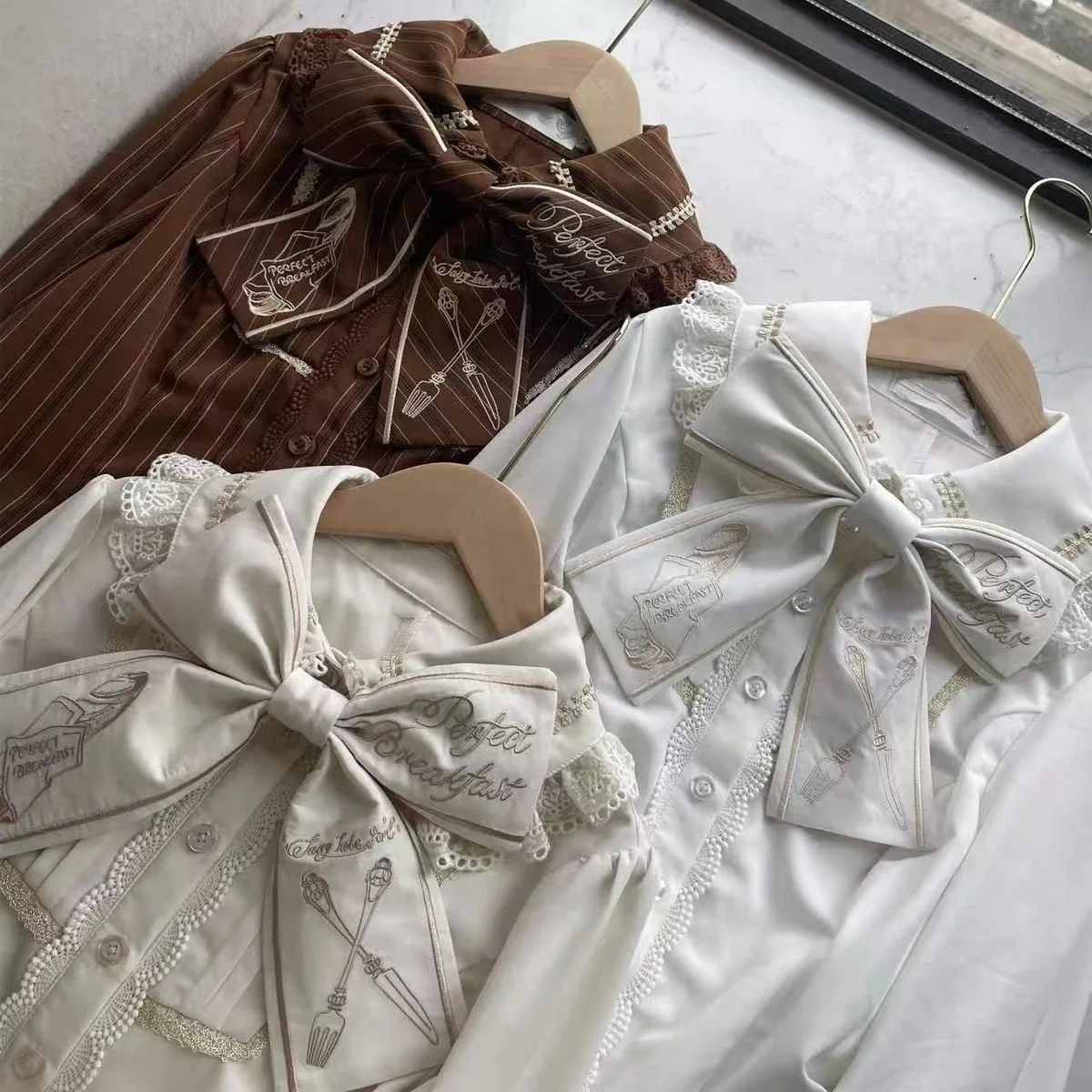 Lolita Nieuwe Lange Mouw Herfst Winter Pop Kraag Shirt Veelzijdige Bladerdeeg Mouw Top JSK Zoet Schattig Meisje Retro Innerlijke Slijtage