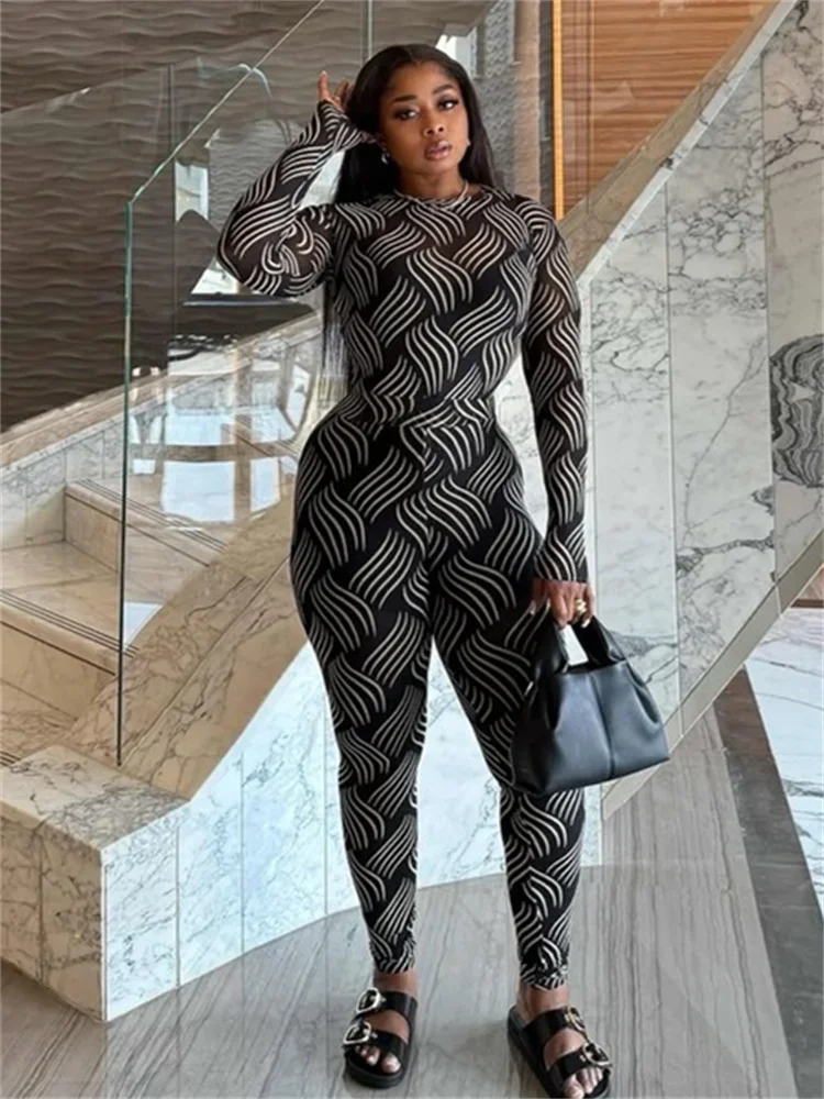 EOENKKY-Conjunto de 2 piezas transparente para mujer, Top corto de manga larga con estampado de rayas irregulares y pantalones de malla, trajes ajustados elásticos