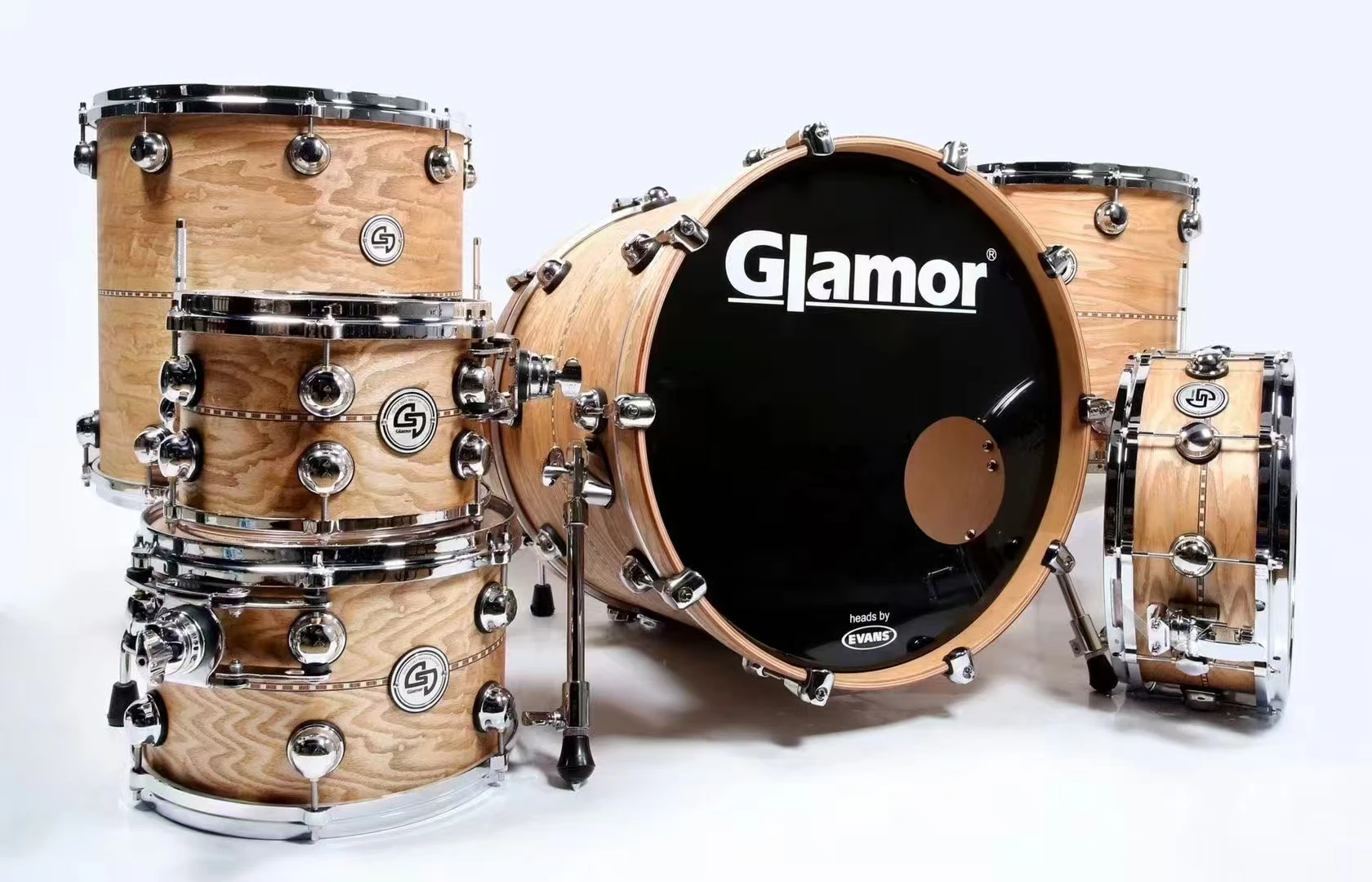 

Электронная барабанная установка на батарейках. Ракушки из кленового дерева премиум-класса для аутентичного акустического ощущения и профессионального комплекта.