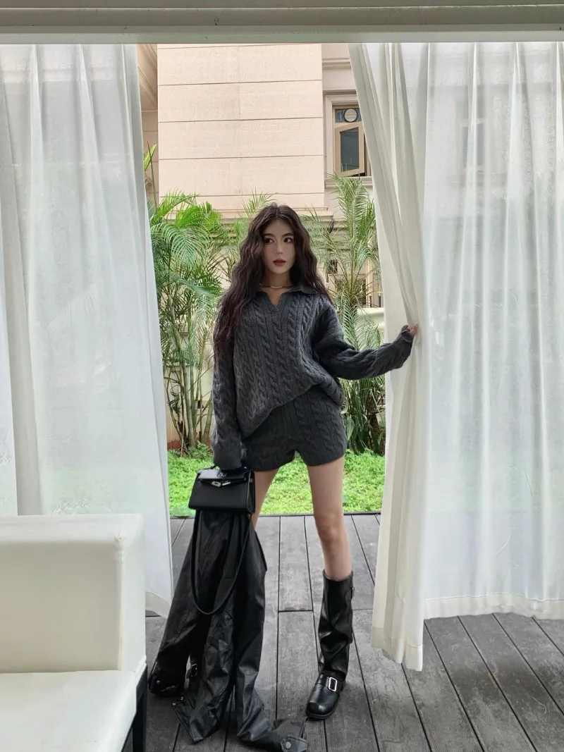 ชุดถัก cewek seksi หวานสำหรับผู้หญิง, เสื้อสเวตเตอร์คอโปโลกางเกงขาสั้นเอวสูงชุดสองชิ้นสำหรับฤดูใบไม้ร่วงและฤดูหนาว