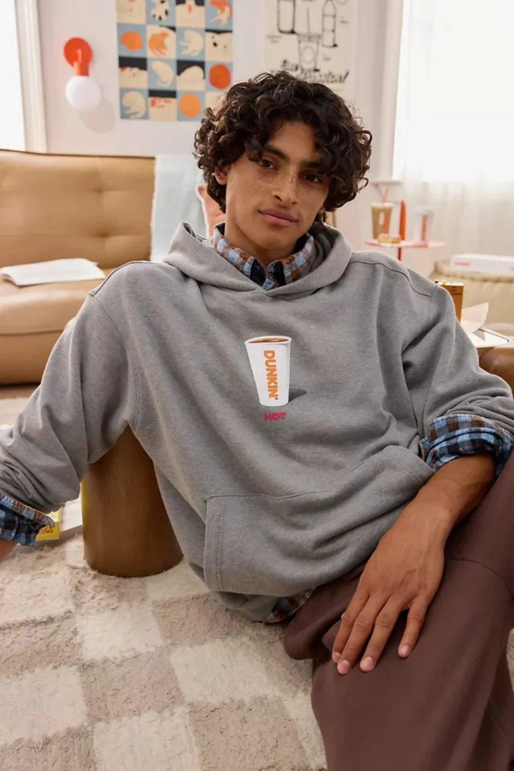 Moletom com capuz gráfico exclusivo Dunkin' UO – design exclusivo UO, gráficos Dunkin', ideal para aparência casual diária e amante de café