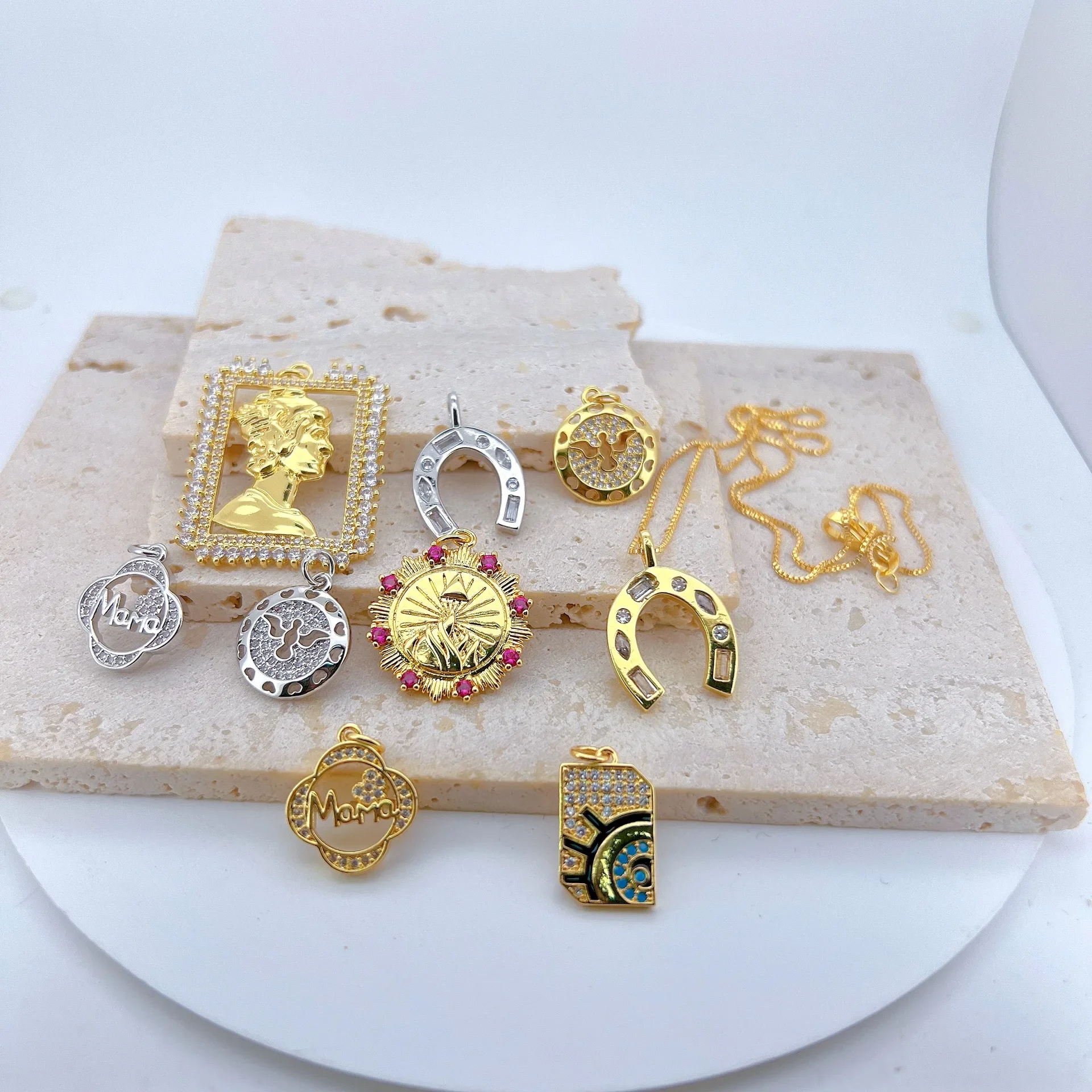 2 Pcs Copper Plated Inlay Zircon Pendant Diy Earrings Necklace Making Saint Horseshoe Flower Bird Eye Hollow Jewelry Accessories