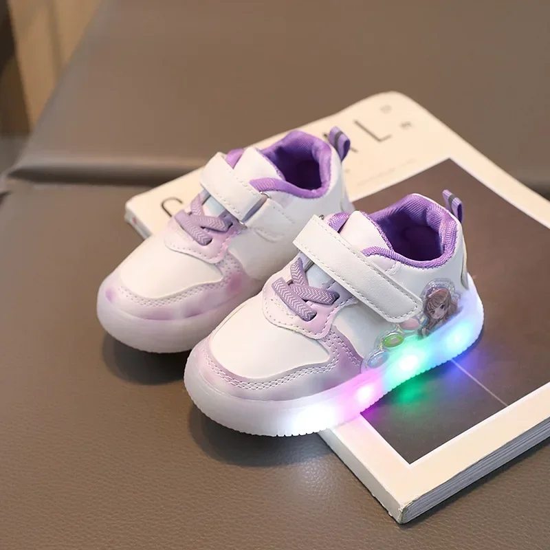 

2024 New Spring and Autumn Children's Board Shoes Cartoon Magic Buckle with Light Emitting Girl's Shoes Cute Casual Shoes