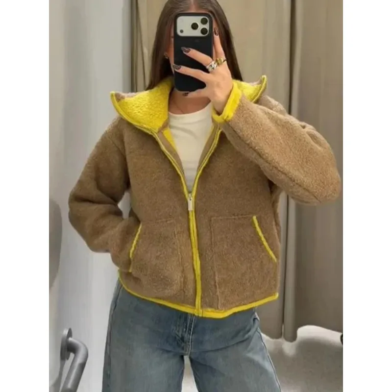 

Новая женская одежда для осени и зимы, утепленная вязаная куртка с коротким воротником-стойкой и контрастной молнией.