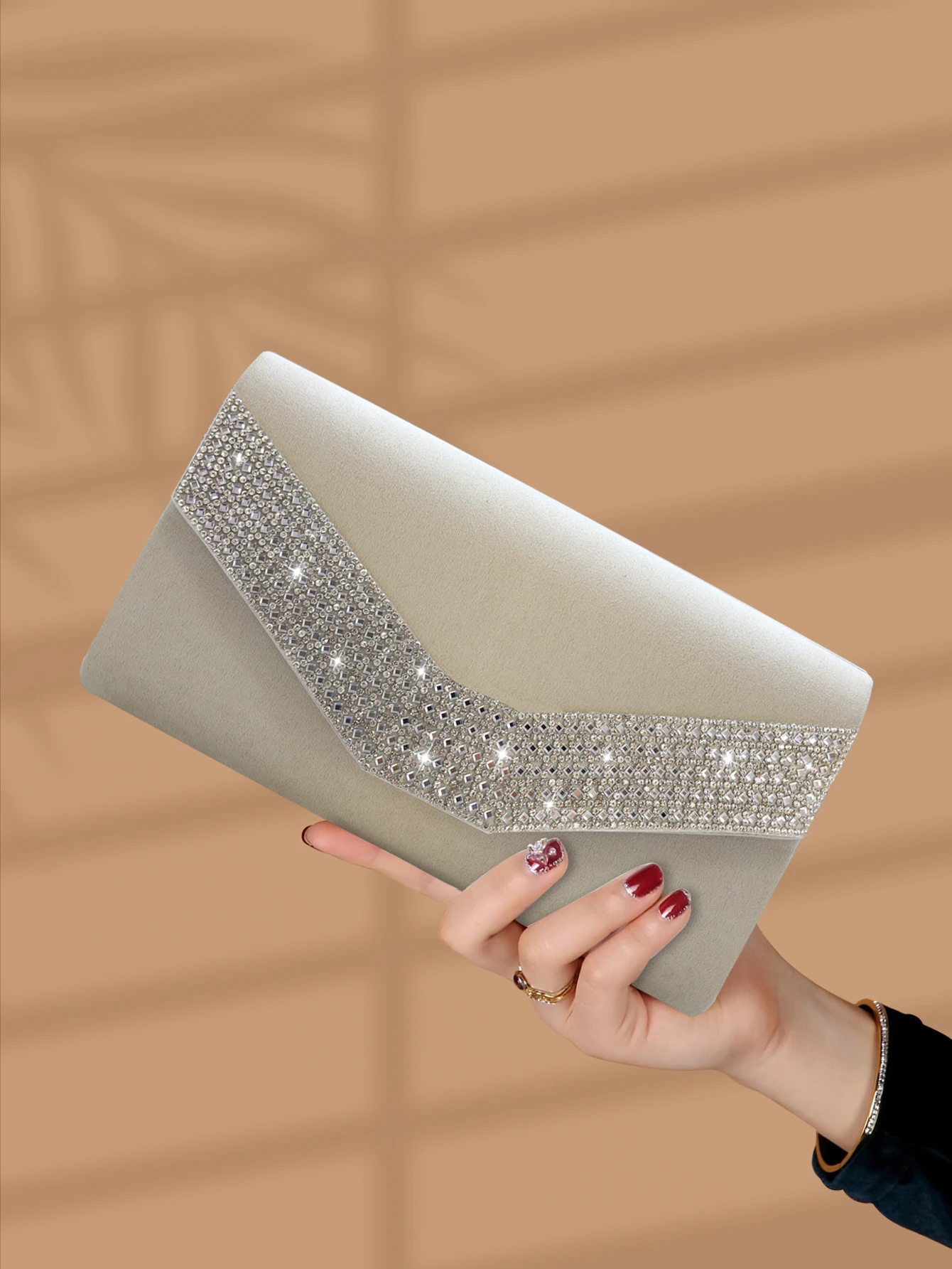 

Elegant and charming rhinestone decorated romantic wedding dress bag, gorgeous and luxurious vintage music festival clutch bag,