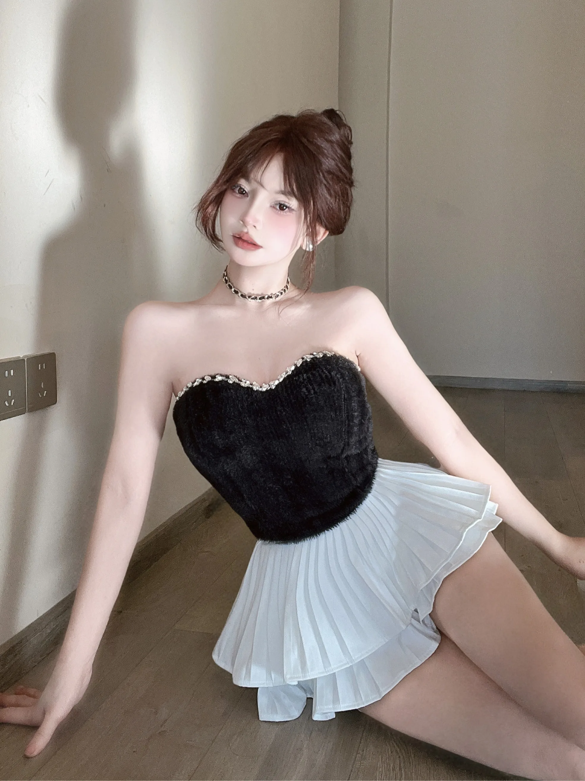 

Autumn Winter Diamond Chain Design Csole Vest Pure Desire A-Line Fluffy ort Skirt Set for Trendy Girls Office Wear