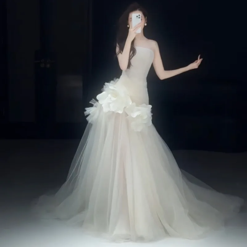 신부 Tulle Mermaid 웨딩 드레스 Sweetheart Pleat and Ruffles가있는 민소매 섹시한 오픈 백 스윕 트레인 시스 가운 가운