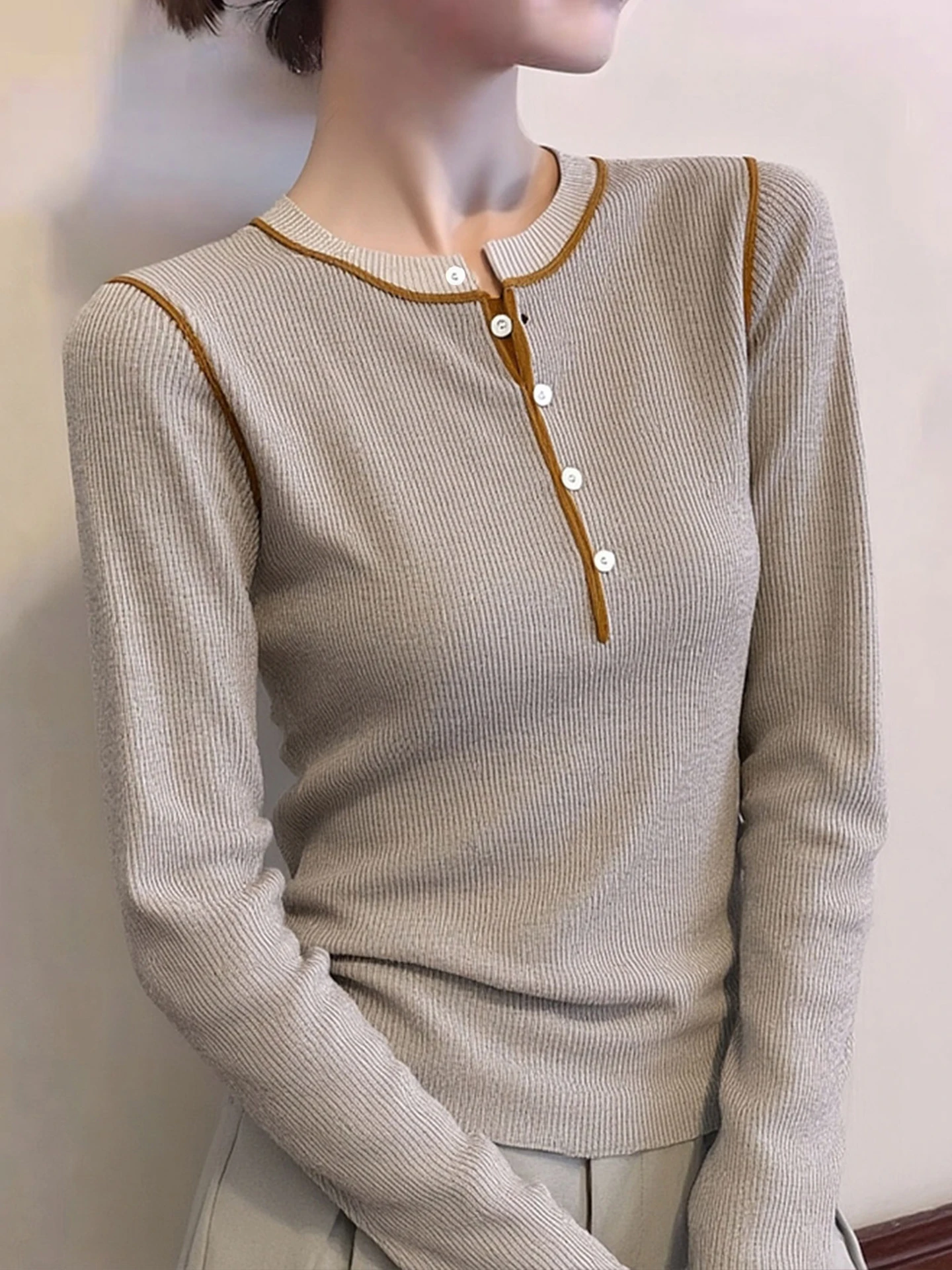 부드러운 카메라 롱 슬리브 라운드 넥 니트웨어 슬림핏 패셔너블 겨울 상의 부드럽고 다재다능한 출퇴근용 슬레 레귤러 핏