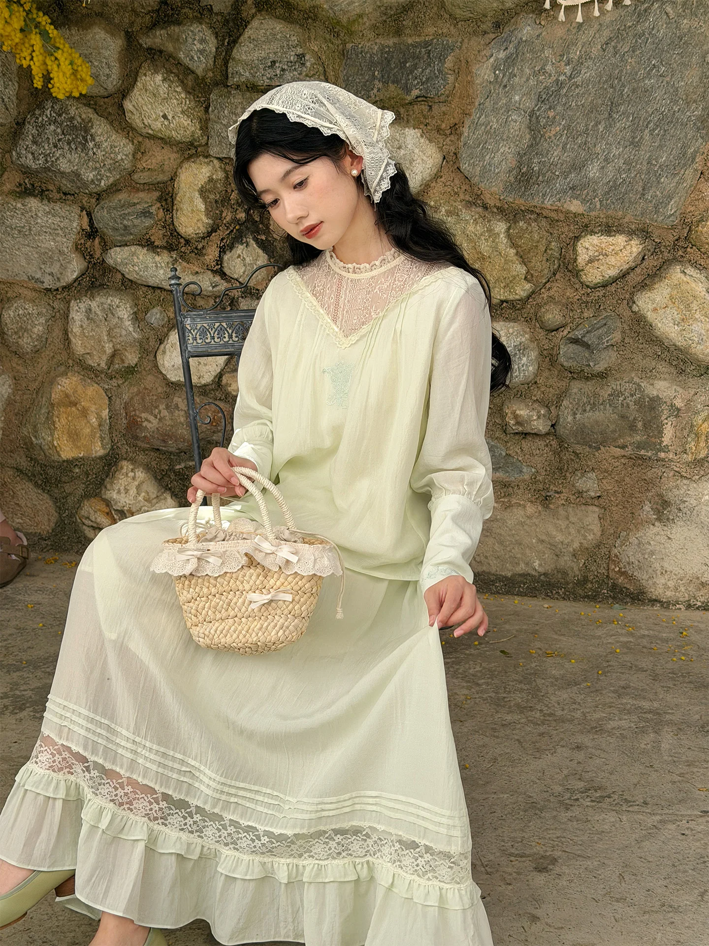 

Loose Long Sleeve Embroidered Set with Bud Green Patchwork And Pearl Seven Artistic Style Breathable Skin-friendly Women's Shirt