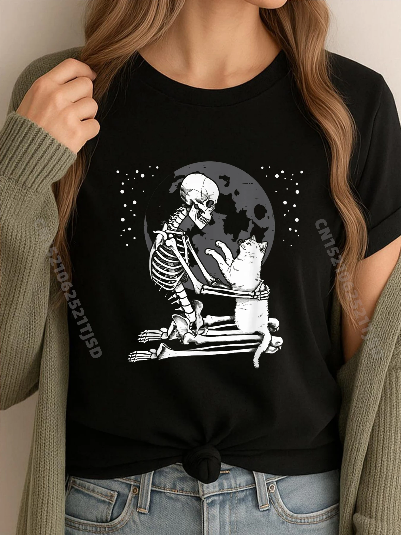 

Череп Скелет обнимает Happy Cat Хэллоуин Cat Lover Мужская дизайнерская футболка Мужские футболки мытые