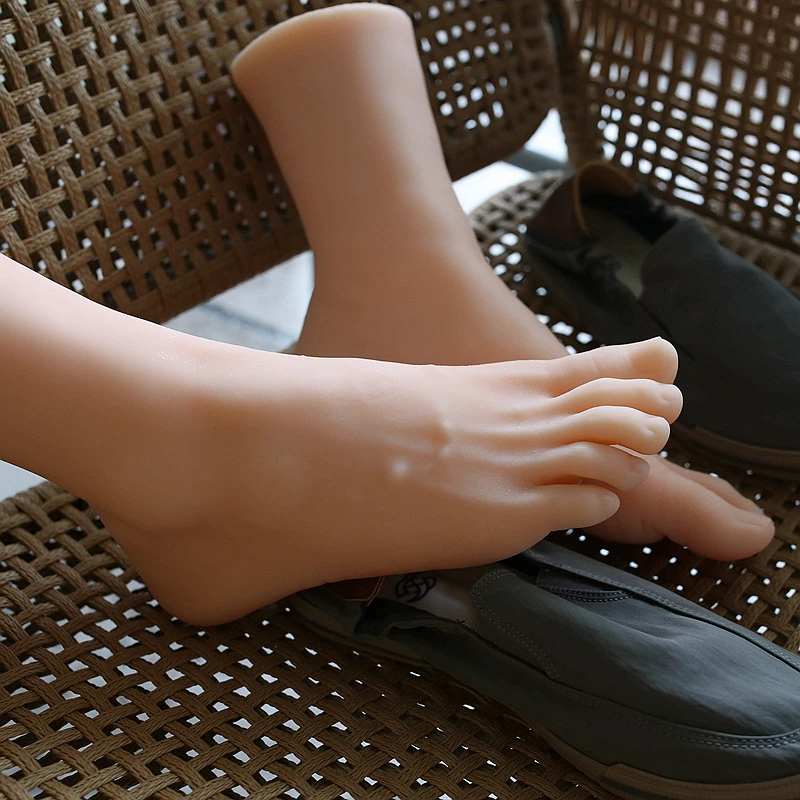 

Strong Male Silicone Foot Model Lifelike Man's Feet for Shooting Shoes Sock Display Props False Nail Practice Massage About 25cm