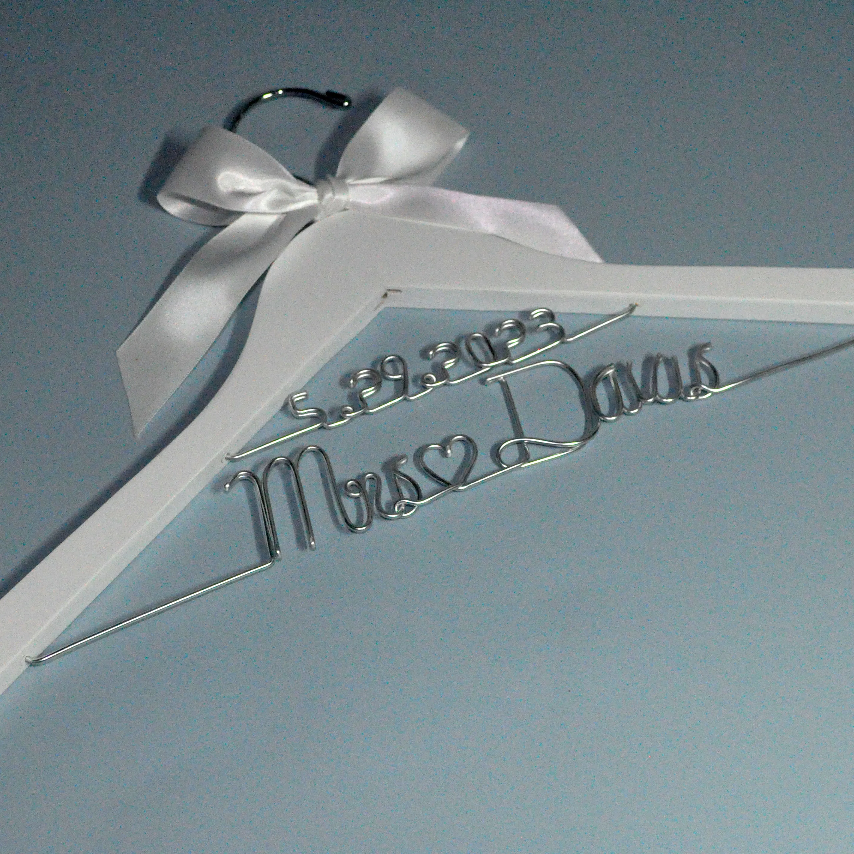 Regalo per addio al nubilato, regalo per l'anniversario di fidanzamento, regalo per l'anniversario di matrimonio personalizzato, appendiabiti per matrimonio con data, cerimonia di laurea