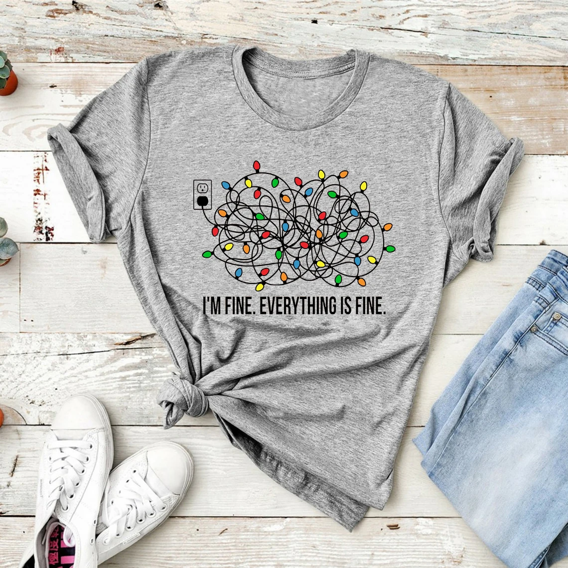 Koszulka Świąteczna Z Napisem \\\\\\\"I'm Fine Everything Is Fine\\\\\\\" Koszulka z Motywem Zaplątanych Świątecznych Lampki Damska Koszulka Graficzna Streetwear Top Damski Odzież