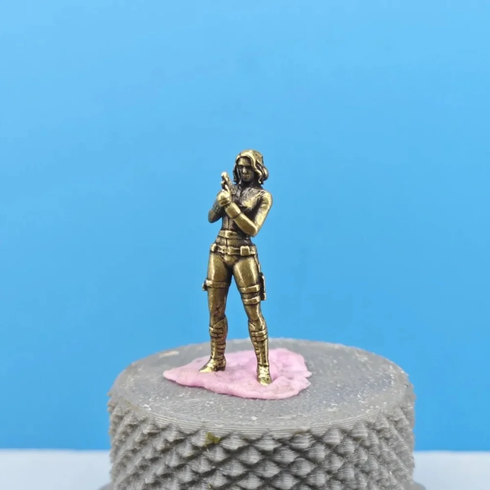 Vintage Brass Tactical Female Agent Mini Figurine Metal Desktop Diorama Urban Combat Statue Collectible Ornament Gift