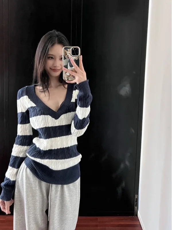 

Women's V-Ne Knitwear Long Sve Twist Stripe Splicing Design Slim Fit Inner irt Soft Spring Autumn Top