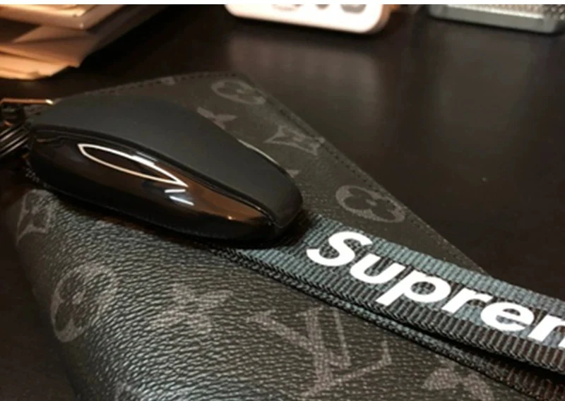Schlüsselanhängerhülle Silikonband für Tesla Model 3/Y/S/X Zubehör Schlüsselanhängerhalter mit Metall-Schlüsselanhänger. – Detail 3