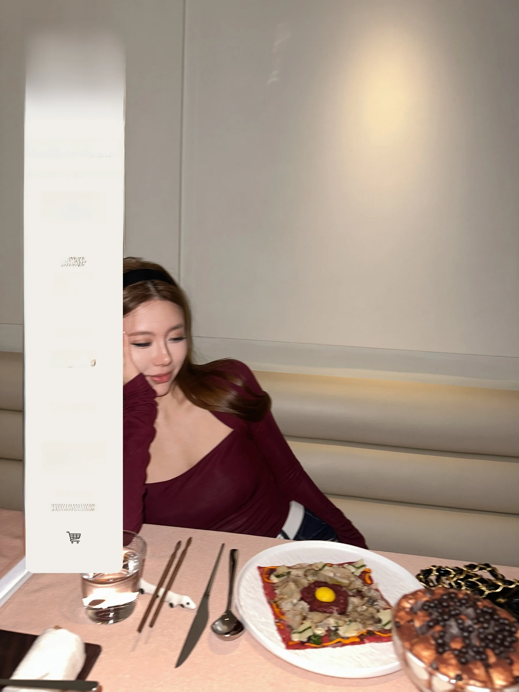 

Faionable Faion Mas Ma Learsel Woolen Svel Knitted Top Women's Sli Design Sense Fake Two-Piece Base irt