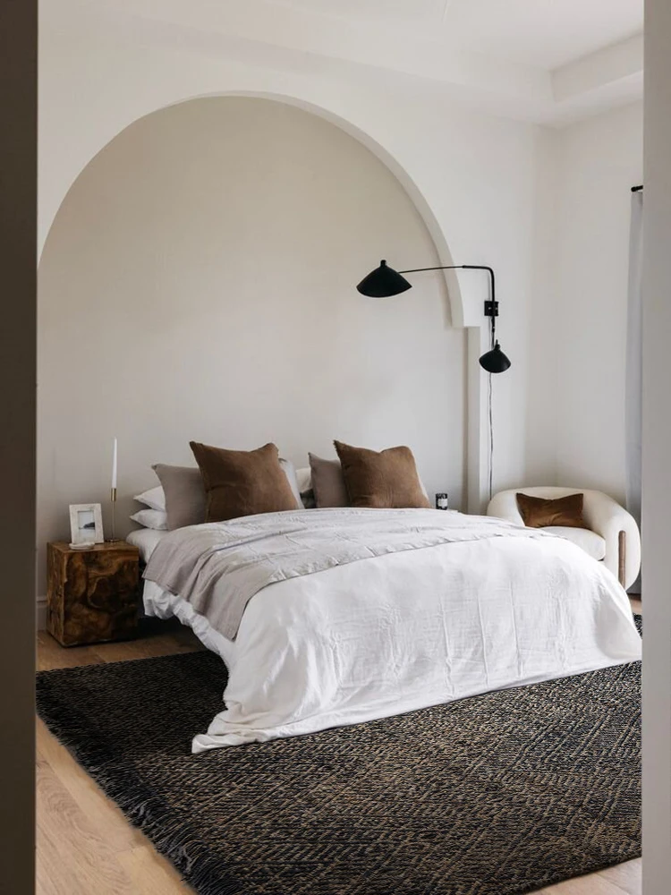 Hand Woven Black Tassel Carpet Double Sided Retro Morocco Rugs for Bedroom Solid Color Large Bed End Floor Mat Home Simple Decor