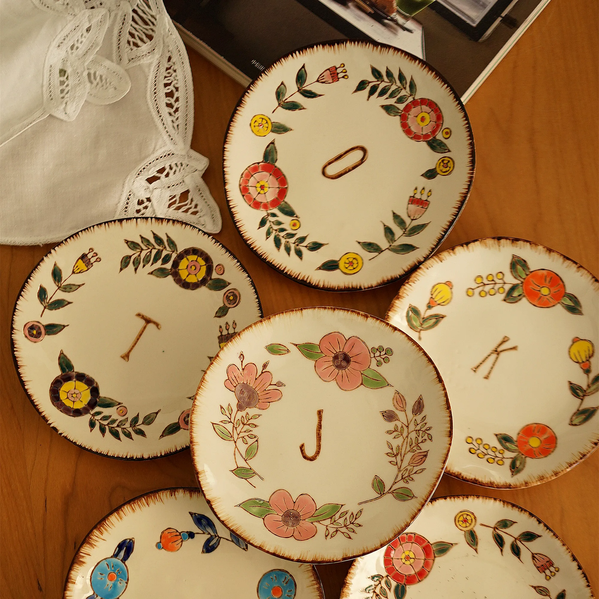 

Ретро-тарелка с буквами, маленькая, для десертов, подставка для чашек, тарелка для хранения украшений, китайская плоская тарелка, термостойкая