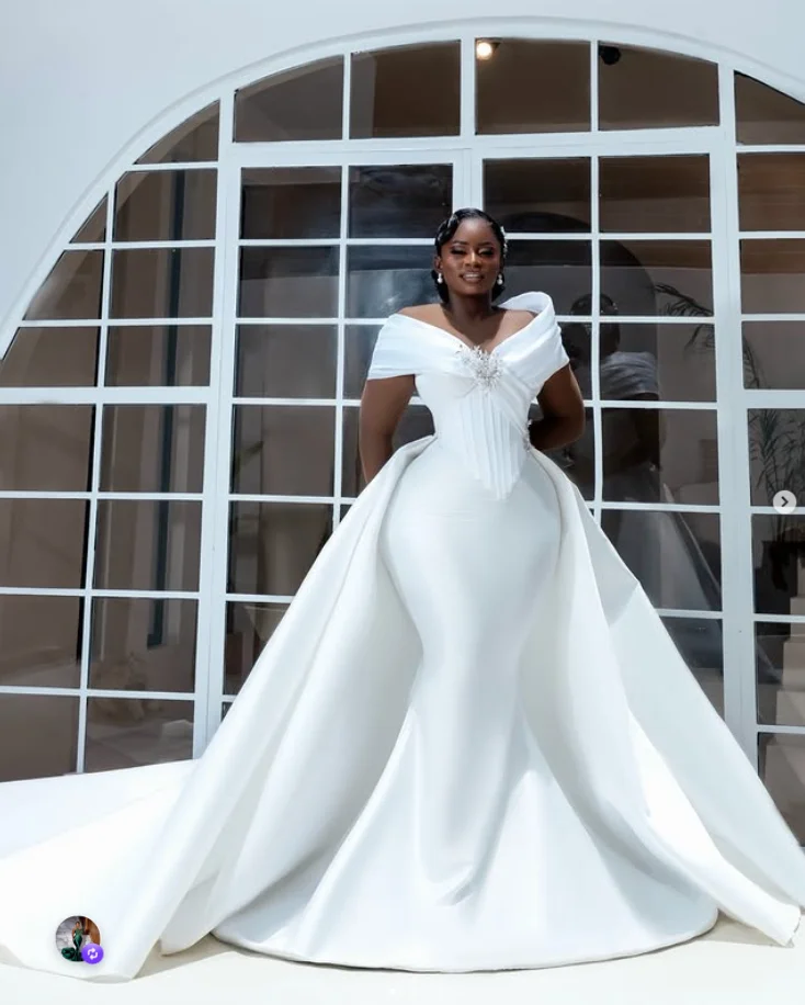 

Princess Mermaid African Wedding Dresses with Detachable Train Off Shoulder Ruched Plus Size Garden Bride Dress Customized