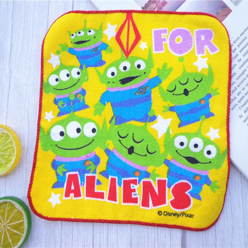 Disney Cartoon asciugamano in cotone assorbente asciugamano quadrato piccolo Toy Story Buzz Lightyear fazzoletto per bambini a tre occhi 20x20cm