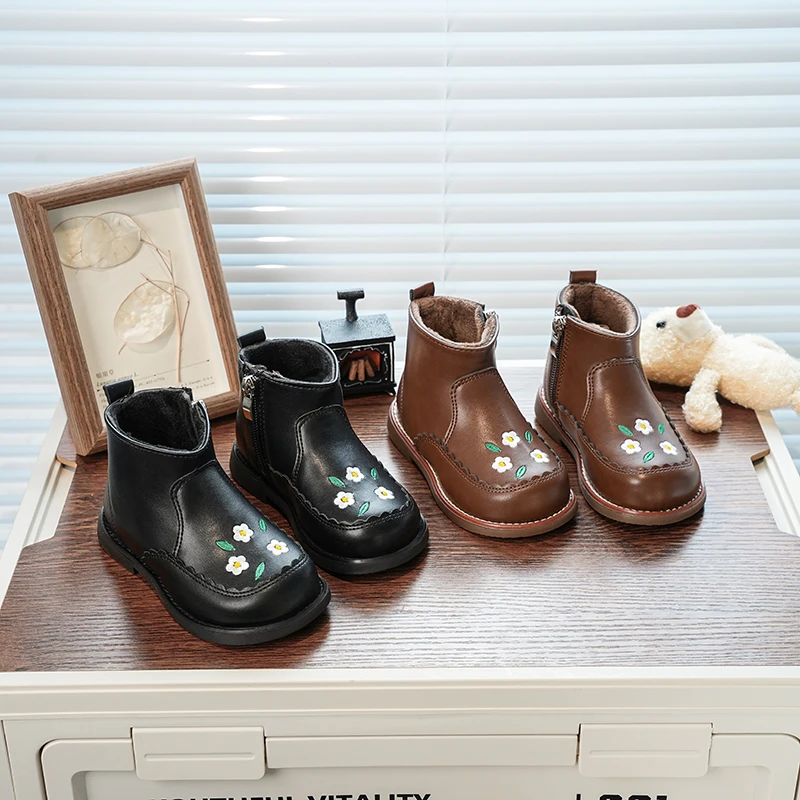 

Детские сапоги принцессы, кожаные сапоги с вышивкой для девочек, новые зимние детские короткие сапоги с круглым носком, зима 2024, универсальные ботинки с боковой молнией