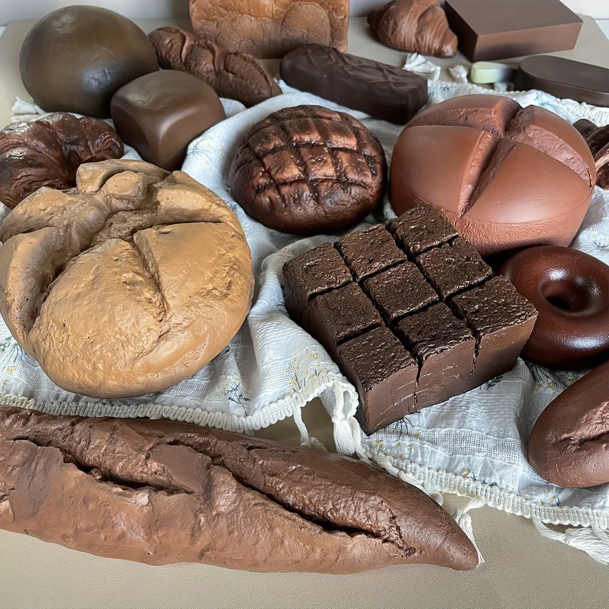Schokoladenbrotmodell, Lebensmittelmodell-Display, Streichspielzeug, kann Stress abbauen, hat eine langsam steigende Funktion, dekorative Requisite – Detail 4