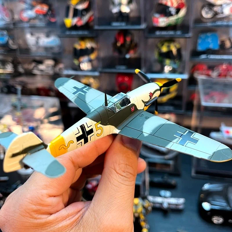 New To 1/72 Special Die-cast Metal BF109 Ace Fighter Propeller Rotating Furniture Display Collection Toys For Children Military