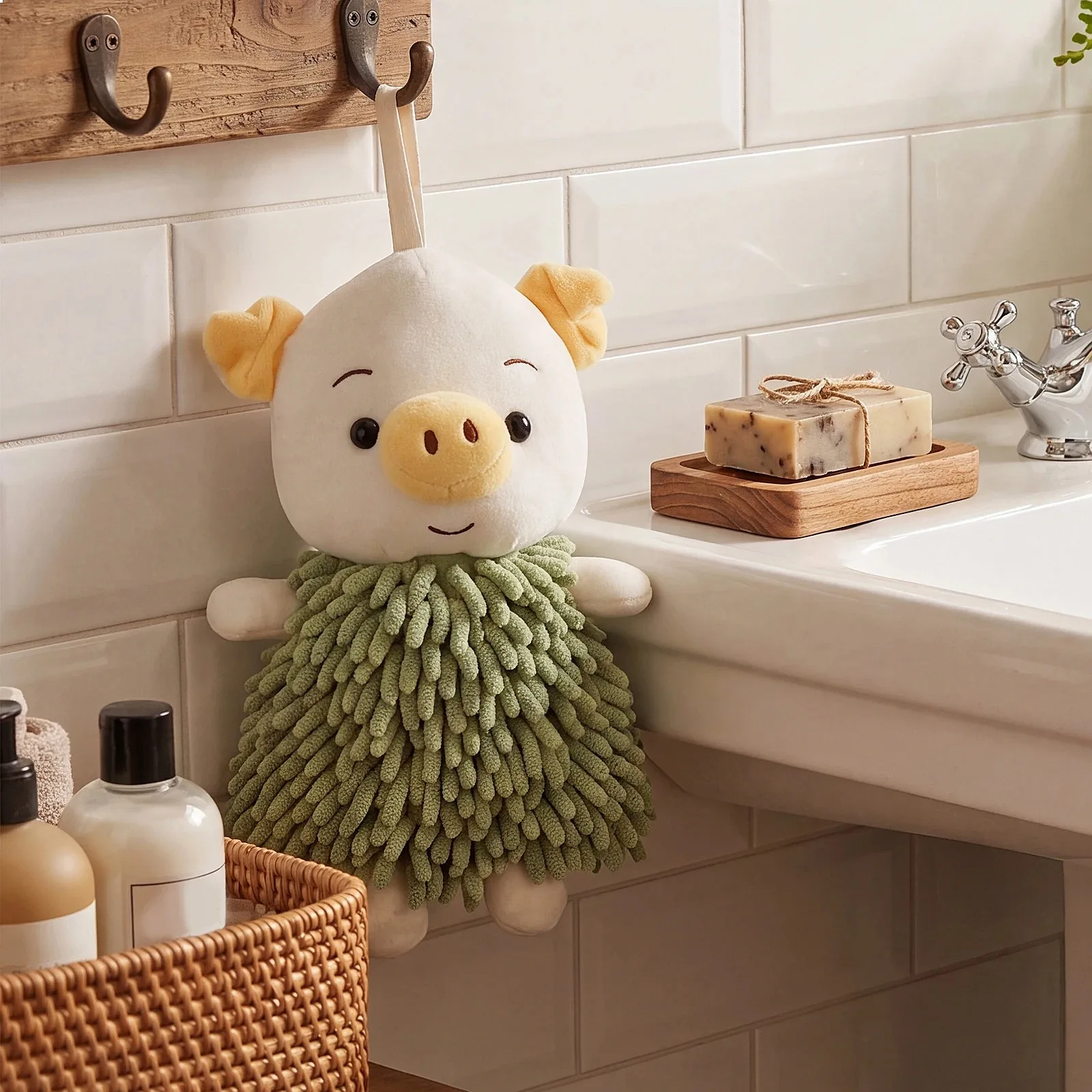 Chenille Plush Towel Balls 3D Soft Absorbent Microfiber Hand Towels Cute Cartoon Pig Handheld Towels for Kitchen Bathroom