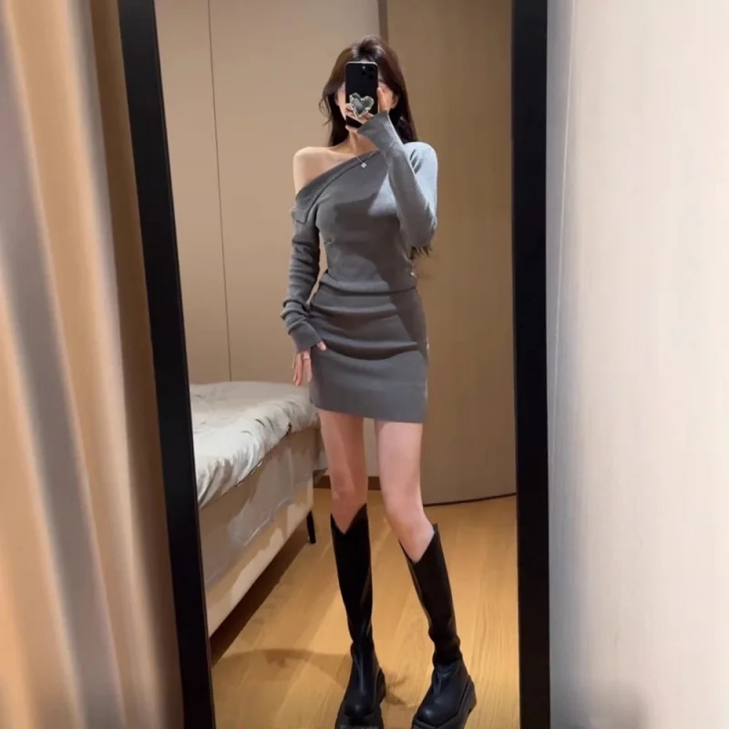 

Элегантное черное облегающее платье с открытыми плечами, создающее ощущение роскоши, для женщин. Новинка осени-зимы 2026.