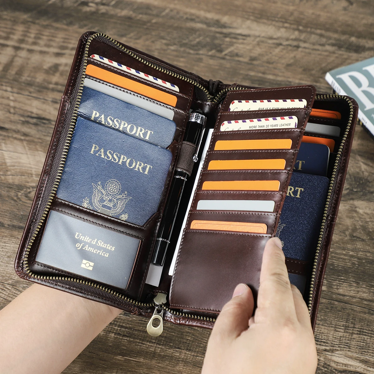 Genuine Leather Family Passport Clutch Wallets Passport Cover Travel Clutch Bag Men‘s Bag Handbag Card Holder Name Engraving