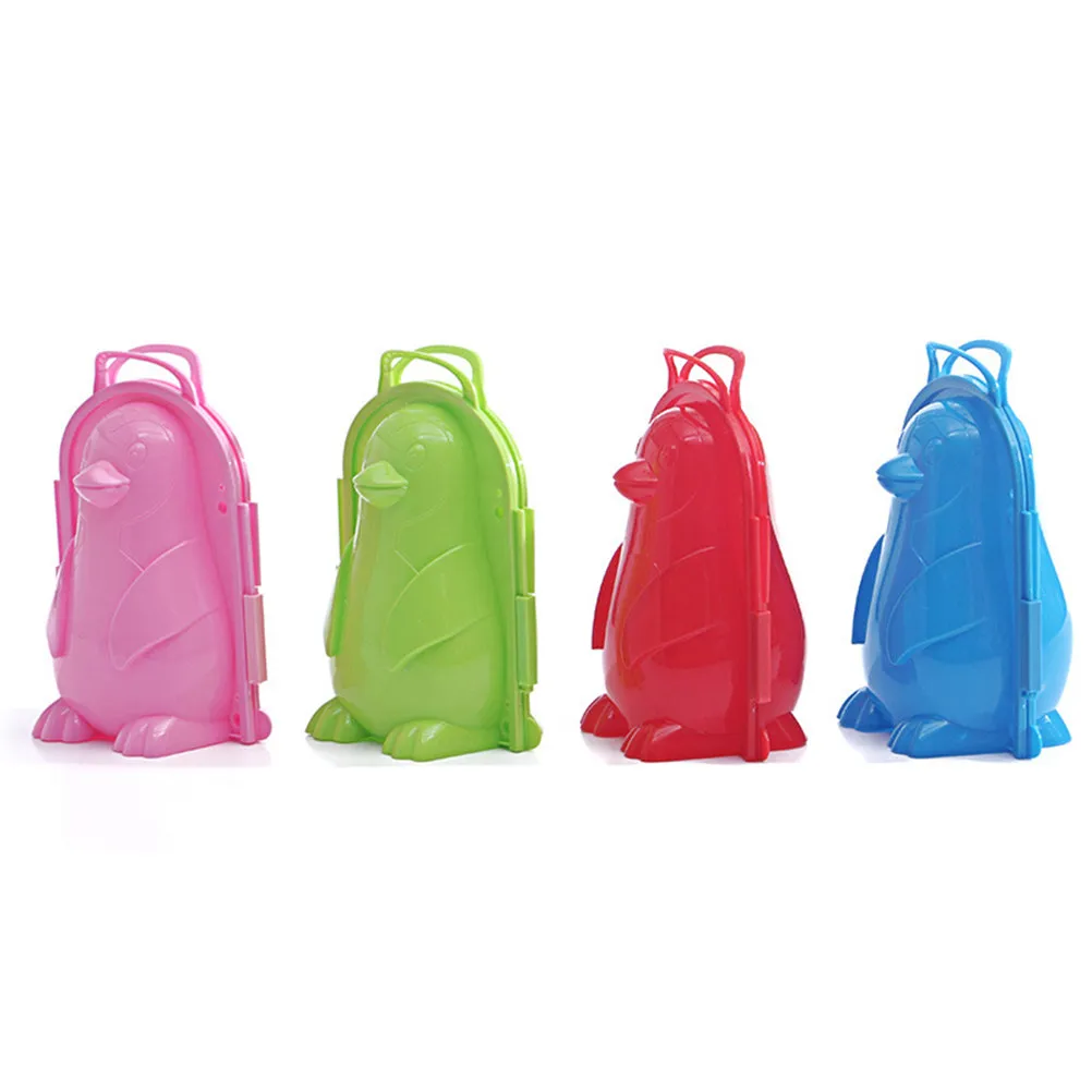 

Забавная снегогенераторная машина в форме пингвина для детей, не требующая снятия перчаток, идеально подходит для семейных снежных боев, случайный цвет.