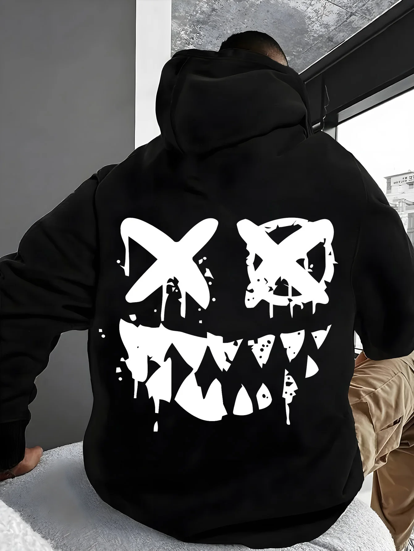 Moletom masculino casual com capuz e estampa de rosto sorridente em grafite de alta qualidade, estilo Y2K, ideal para uso diário e treinos.