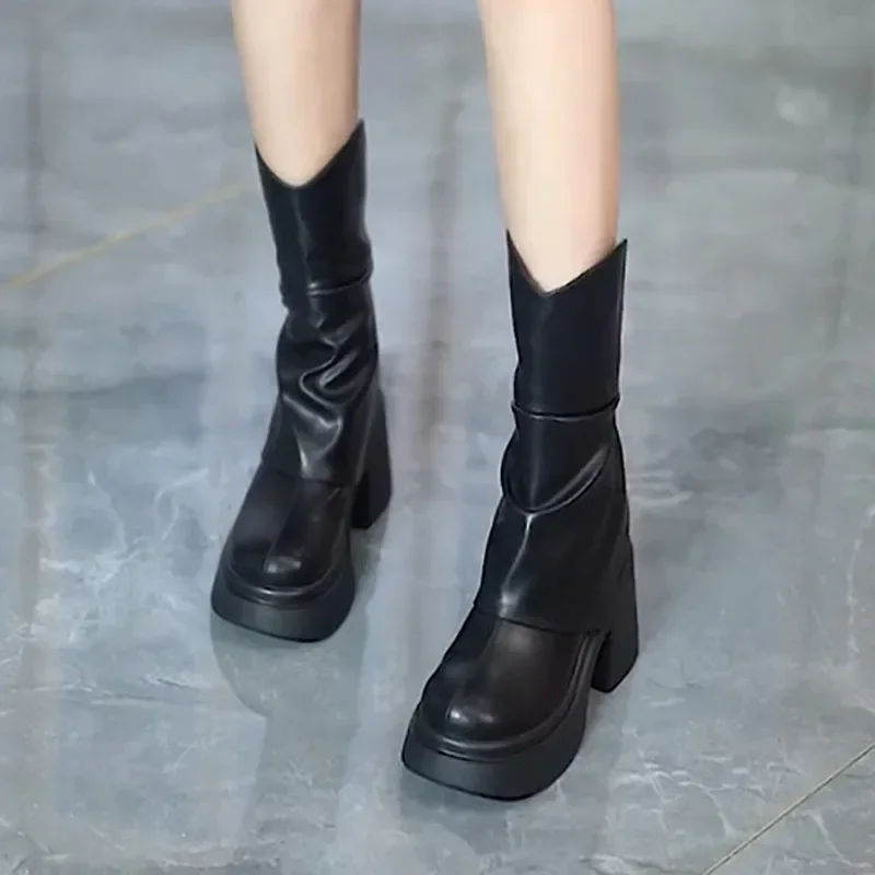 Botas curtas de sola grossa e salto grosso para mulheres, outono e inverno 2024 novo estilo coreano dedo do pé redondo botas creme