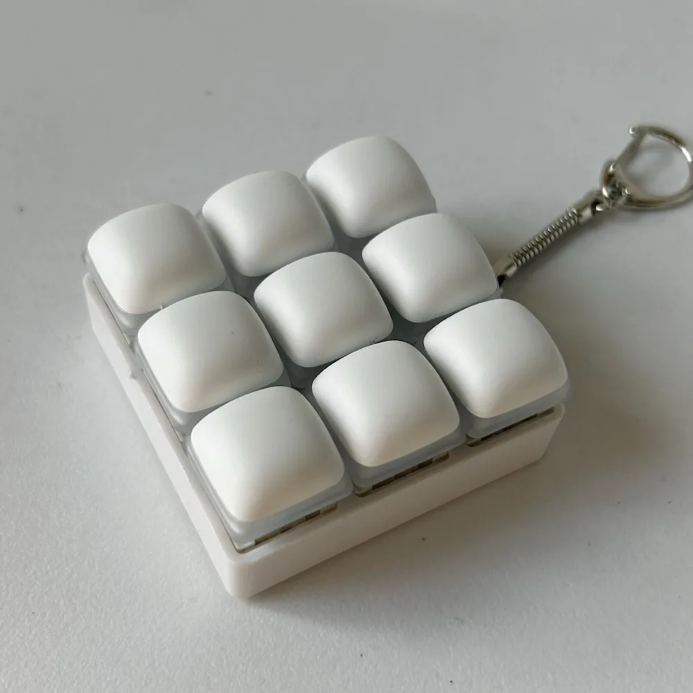New 3/4/9Keys Fidget Keychain Keys Button Keycap Finger Keyboard Cap Pass The Time Steamed Bread Clicker Toy Adult