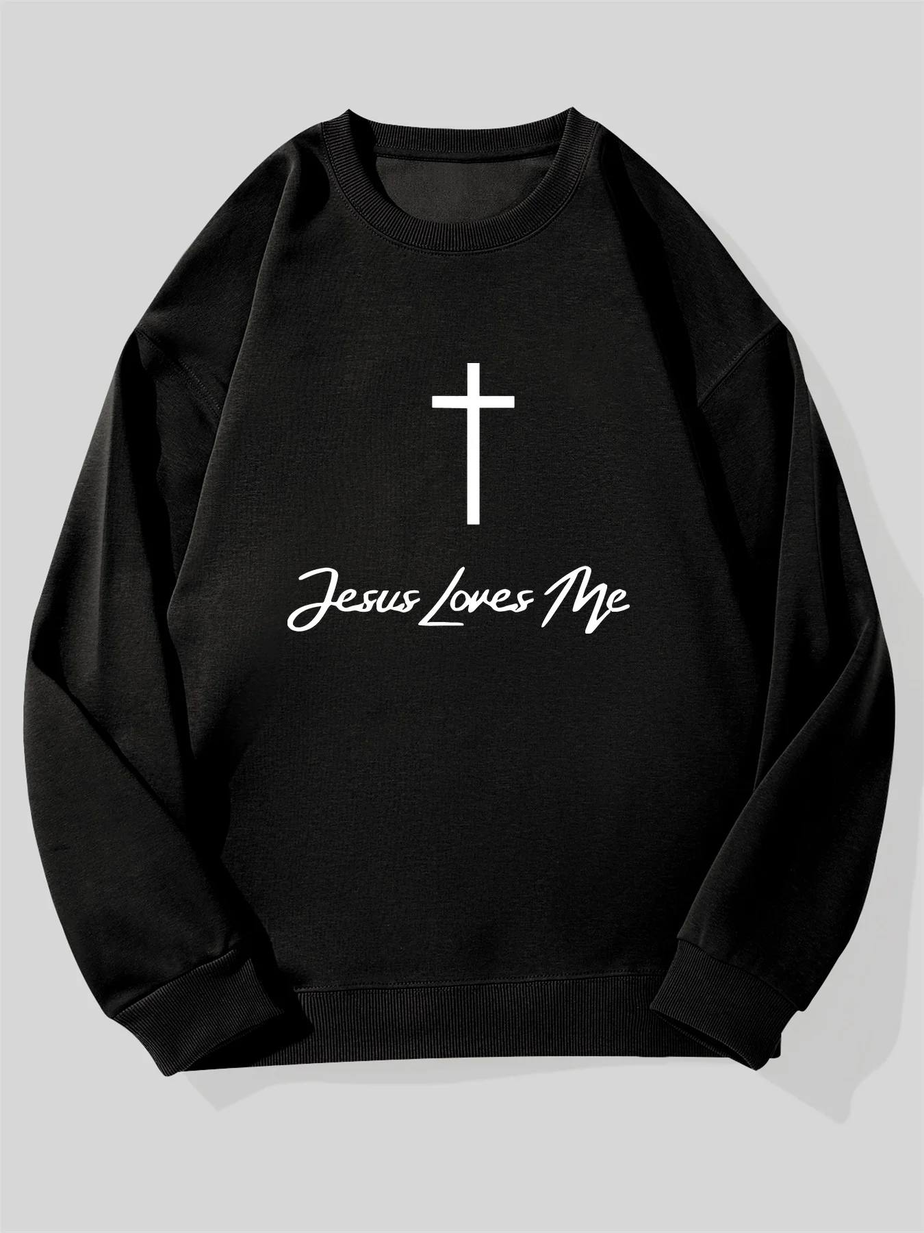 

Мужская толстовка с рисунком «Love Me» — черный повседневный пуловер с круглым вырезом и белым крестом, свободный крой, длинные рукава