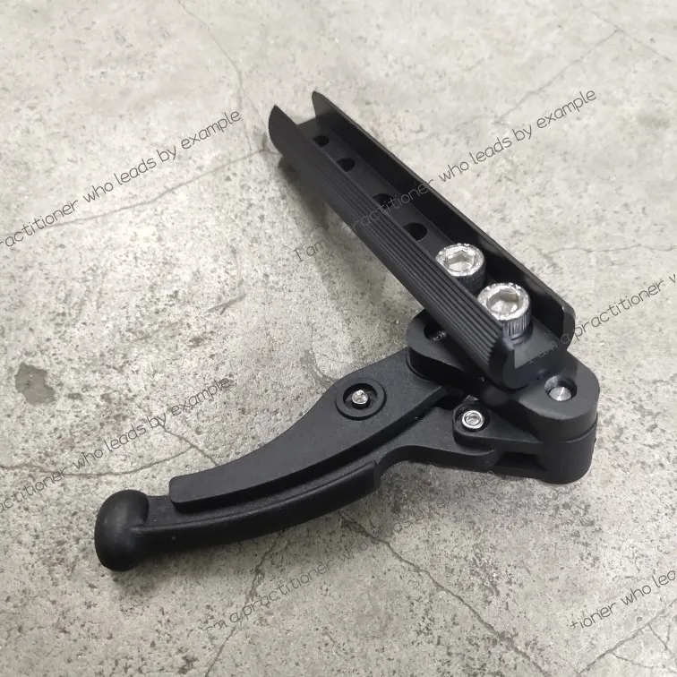 Sports wheelchair scissor imported high-grade horizontal brake, can be used with block, black is safe and does not hurt the tire