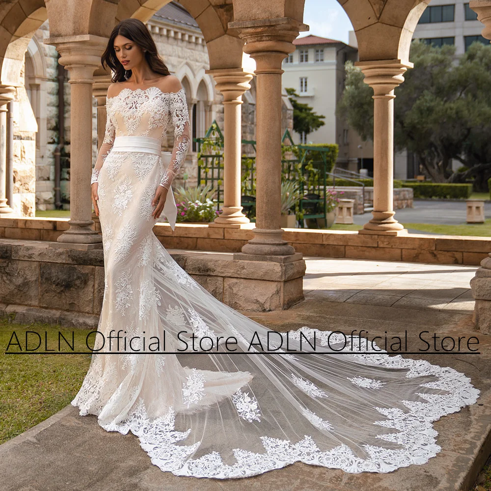 Vestido de novia de sirena de encaje con cuello redondo transparente, manga larga, tren de corte, champán, alta calidad