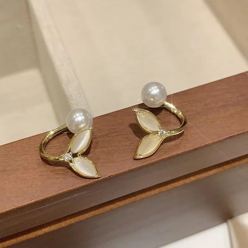 Trend Crystal Opal Fish Tail Round Imitation Pearl Stud Earrings for Women Korean Back Hang Post Jewelry Accessories Gift