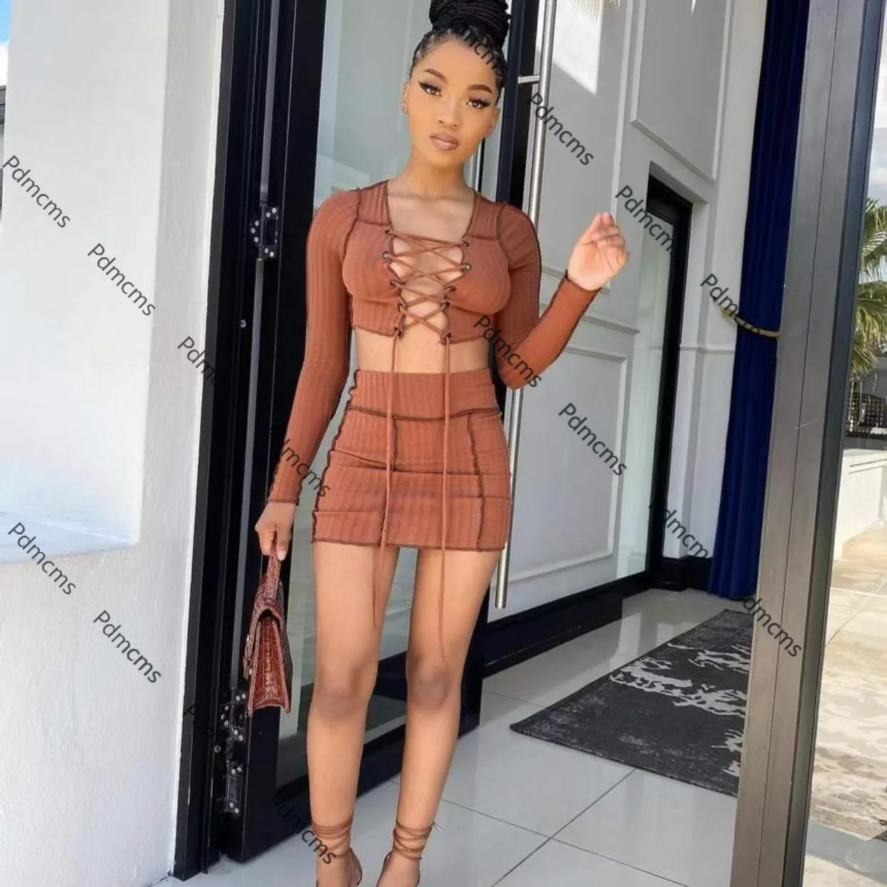 

2025 новый повседневный костюм в европейском и американском стиле ins, сексуальная женская одежда Spice Girls, тонкая футболка на бретелях, юбка на бедрах, сращивание ex