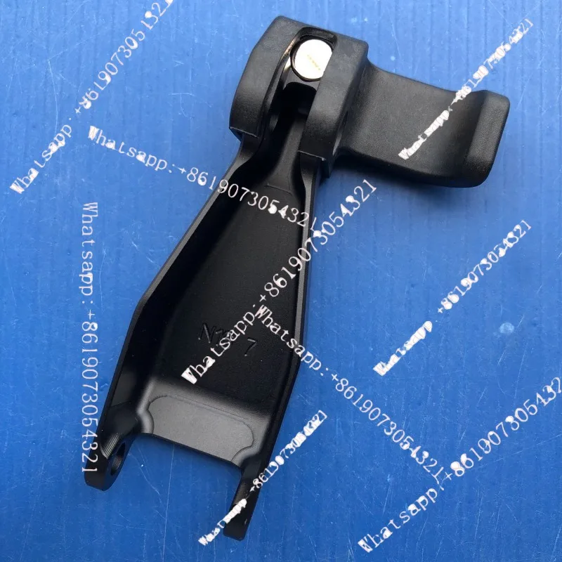 

Подходит для дронов DJI T30, T20P: фиксирующая пряжка для рукоятки, крепление для кронштейна, с магнитом, резиновый чехол, запчасти для защиты растений