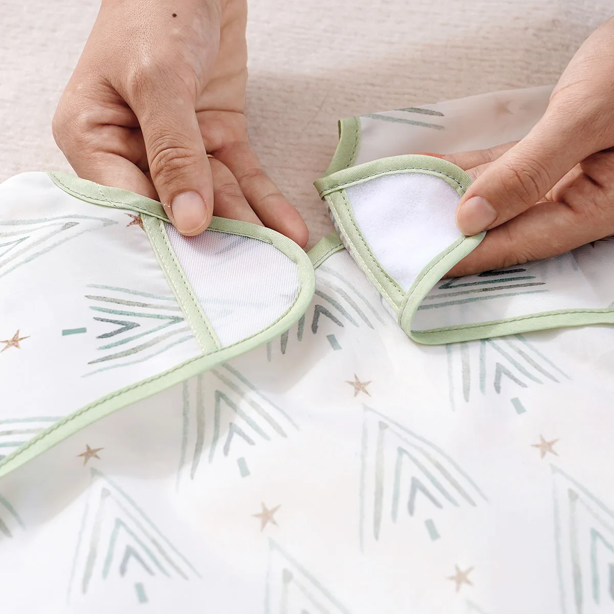 Celemek Bayi Lengan Panjang Dapat Dicuci dengan Mesin Cepat Kering Ukuran Universal untuk Kursi Makan, Kereta Dorong, Meja, Ideal untuk Bayi