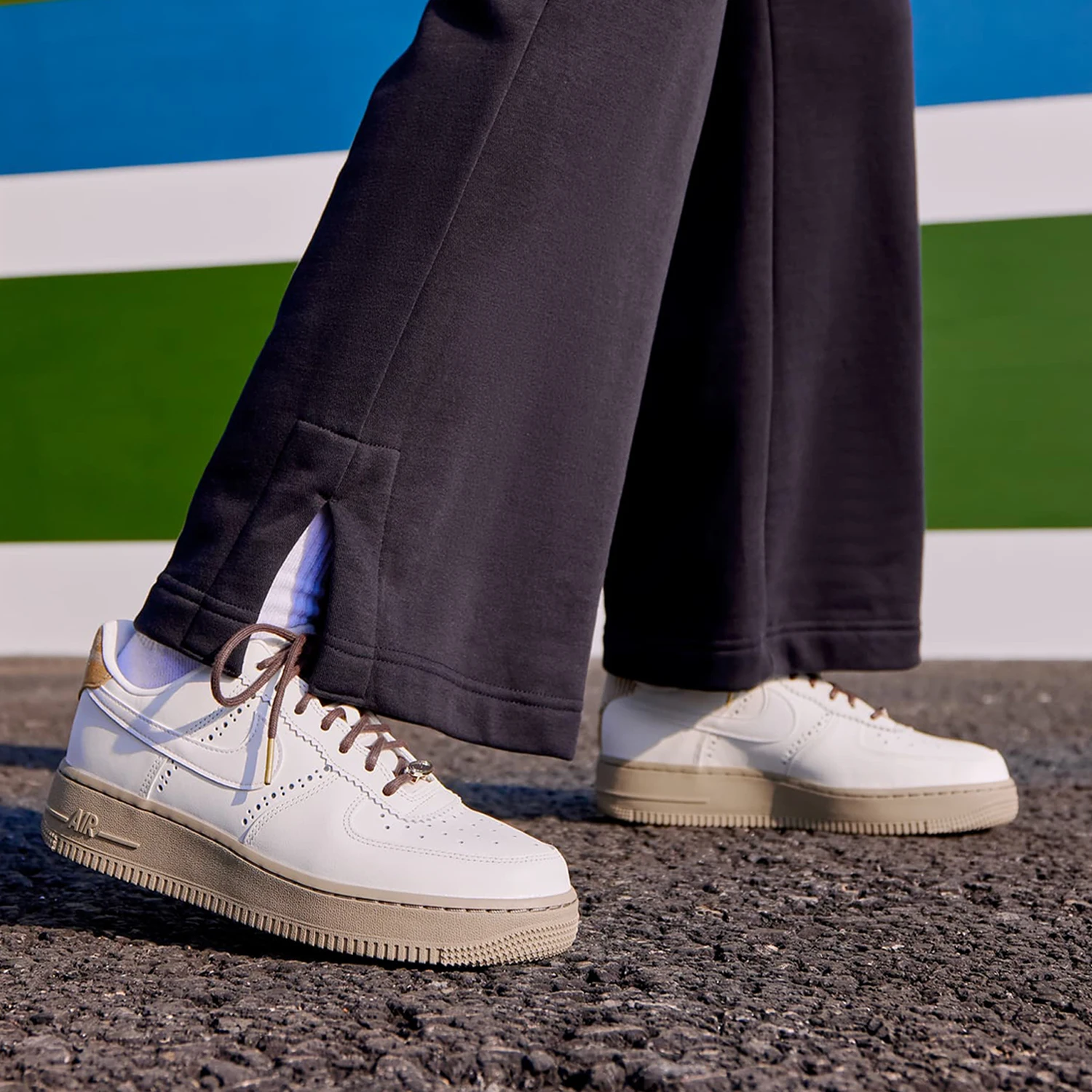 

Официальные женские кроссовки Nike Air Force 1 '07 LX с мягкой подкладкой в стиле ретро FV3700