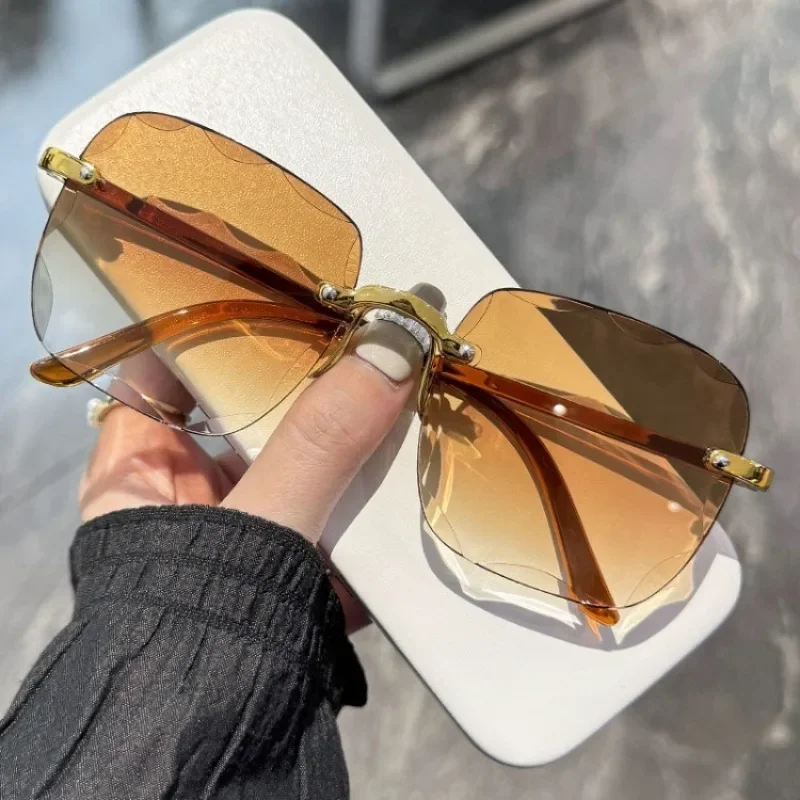 Gafas de sol sin marco para mujer, gafas de sol con protección UV400, lentes degradados a la moda, gafas de sol para mujer, gafas de sol con patas de aleación Vintage