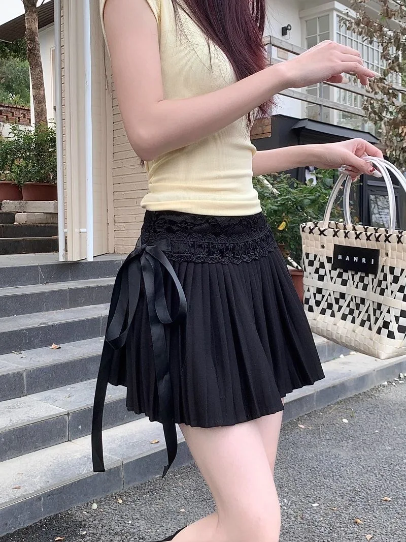 تنورة Balletcore على الطراز الفرنسي، بيضاء صغيرة مع تنورة دانتيل برباط، مجموعة جديدة 2025 تنورة قصيرة بيضاء حلوة على شكل حرف A