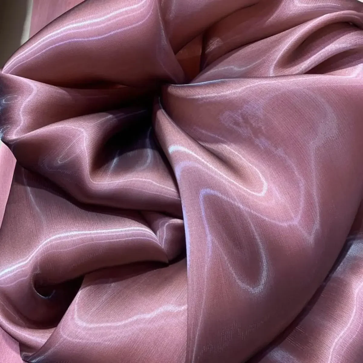 Hochwertiger TR-Satin mit flüssigem Organza-Effekt, weicher, glänzender Stoff, strukturiert und aber fließendes Material für die Abendgarderobe von Brautkleidern