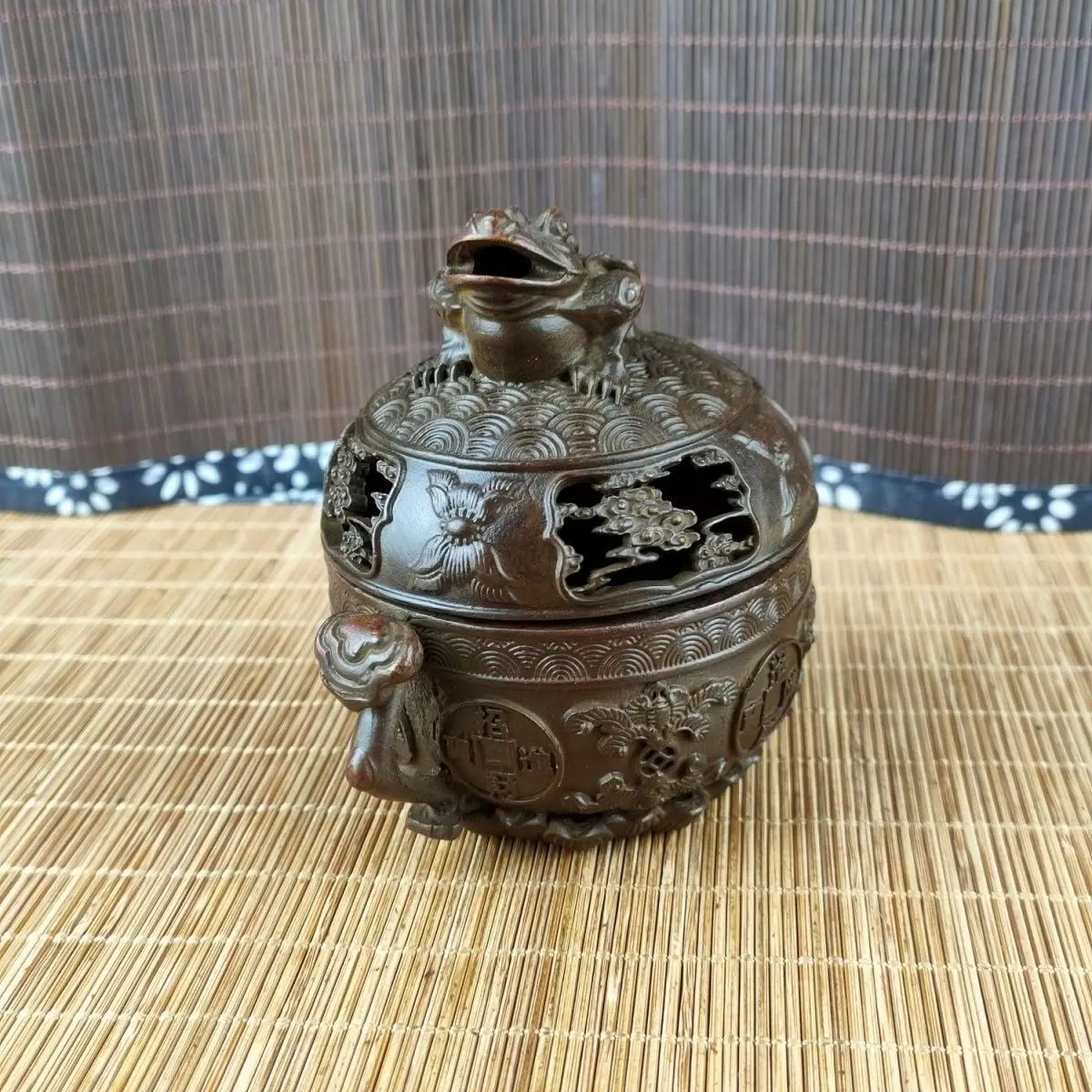 Ruyi toad furnace cornucopia Incense Burner Statue for Tea Home Decor Ornaments