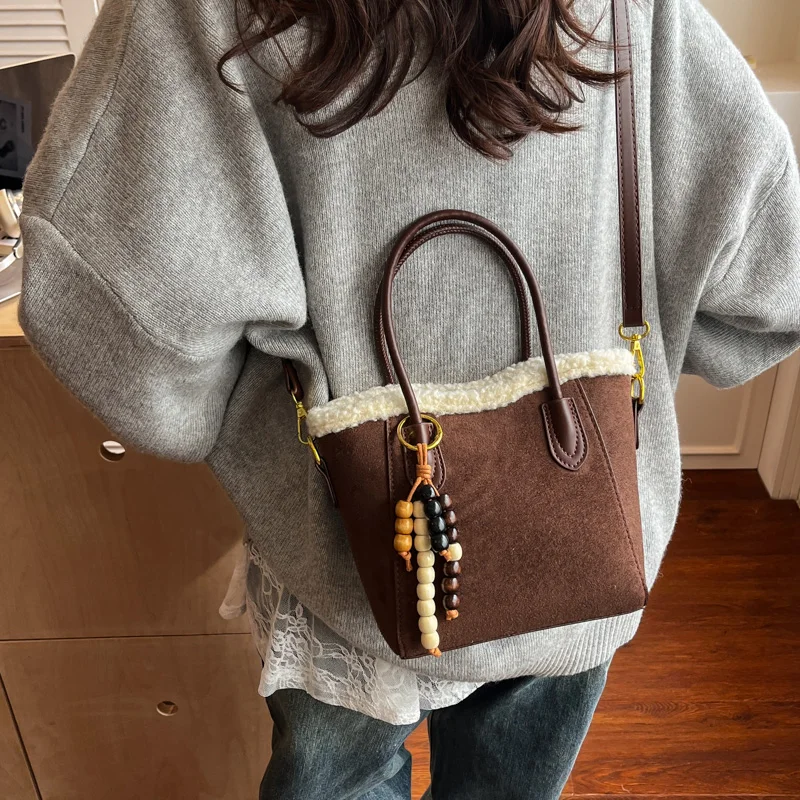 حقائب كتف صغيرة على الموضة من Leftside للنساء تصميم حقيبة كروس من جلد الغزال الصناعي 2025 حقائب يد ومحافظ فاخرة بتصميم الفهد