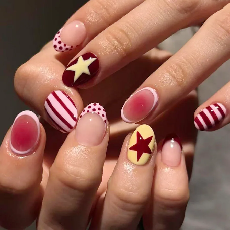 

24PCS Sweet Pink Blush Gardient French Press on False Nails Retro Star Polka Dot Stripes Short Oval Fake Nails Wearable Ins Nail